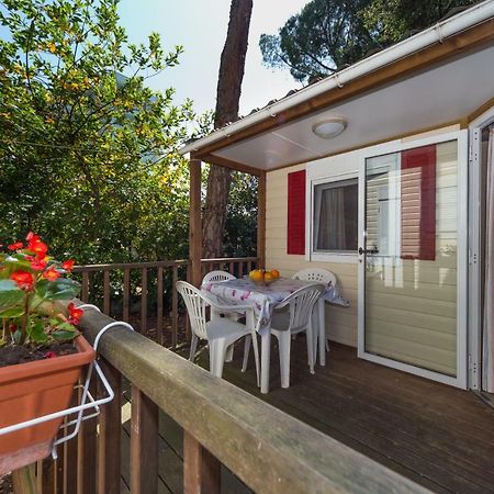 Diana & Josip Mobile Homes บีโอกราดนาโมรู ภายนอก รูปภาพ