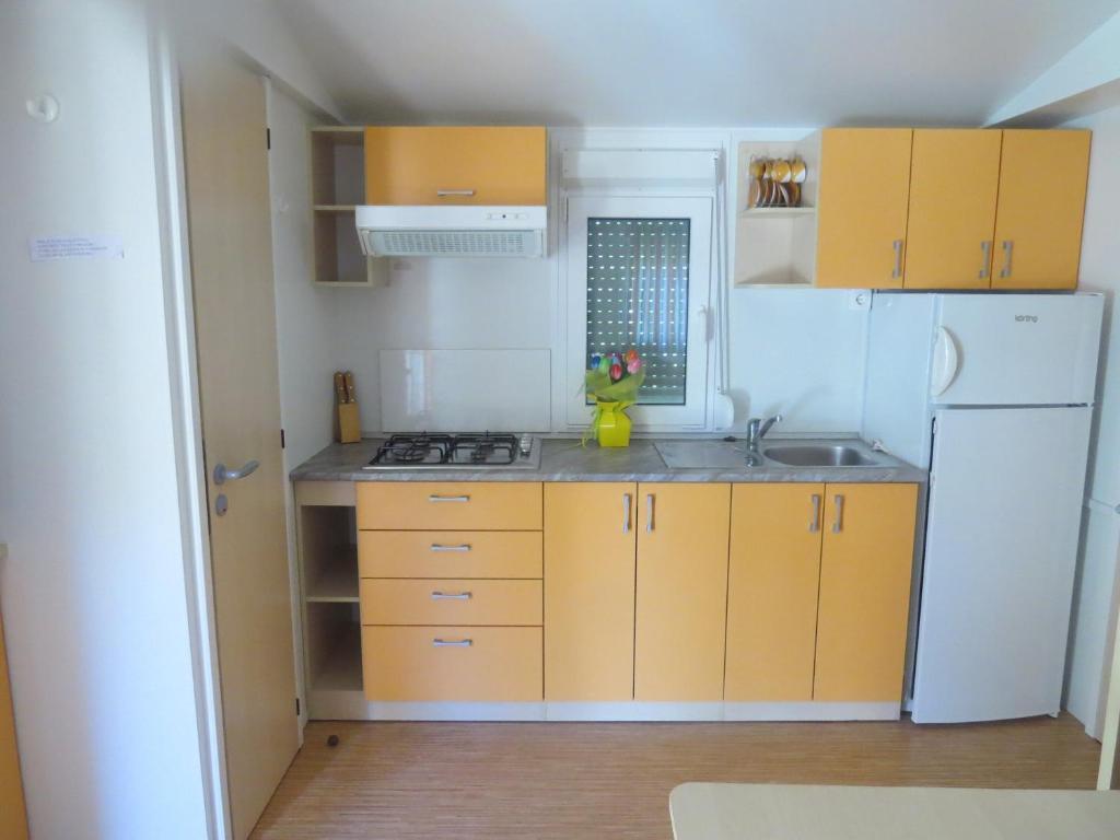 Diana & Josip Mobile Homes บีโอกราดนาโมรู ภายนอก รูปภาพ
