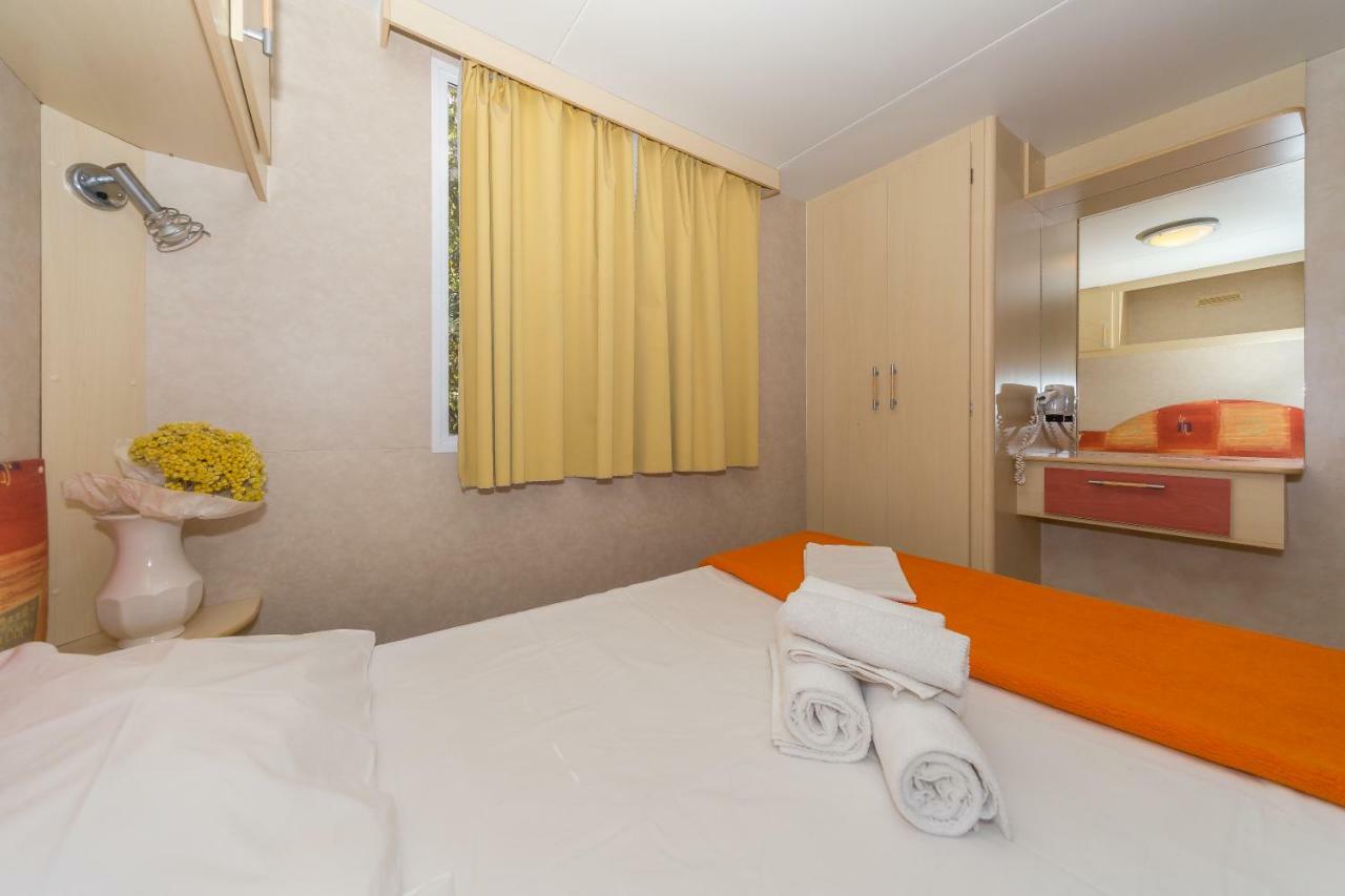 Diana & Josip Mobile Homes บีโอกราดนาโมรู ภายนอก รูปภาพ