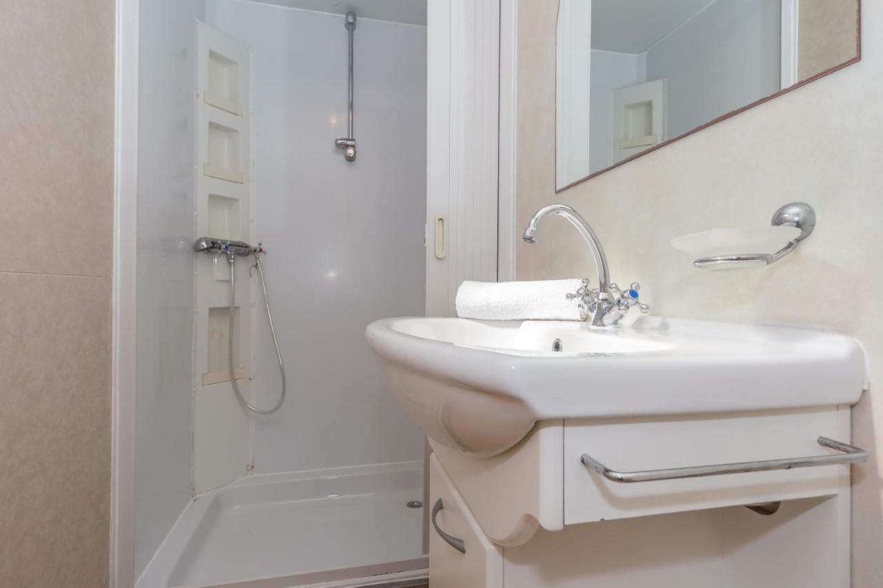 Diana & Josip Mobile Homes บีโอกราดนาโมรู ภายนอก รูปภาพ