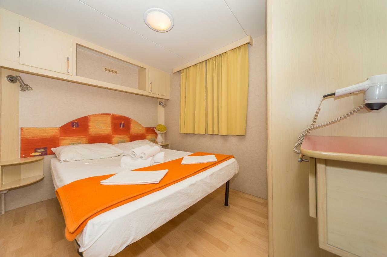 Diana & Josip Mobile Homes บีโอกราดนาโมรู ภายนอก รูปภาพ