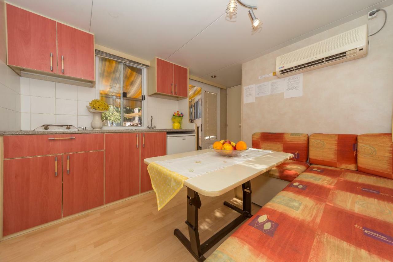 Diana & Josip Mobile Homes บีโอกราดนาโมรู ภายนอก รูปภาพ