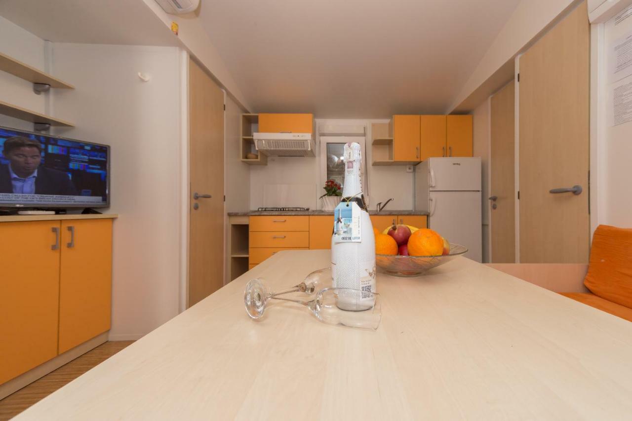 Diana & Josip Mobile Homes บีโอกราดนาโมรู ภายนอก รูปภาพ